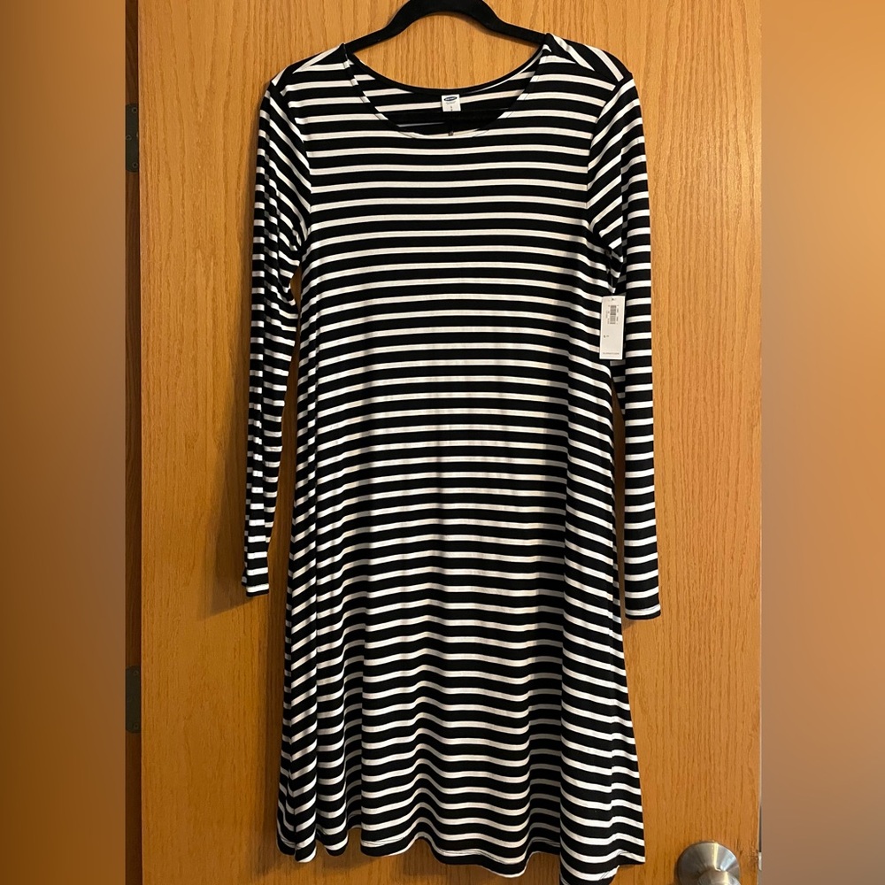 Old Navy Black and White Jersey Knit Swing Dress NWT Women size Small